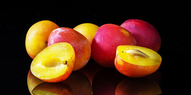 Ilustrasi buah plum. 