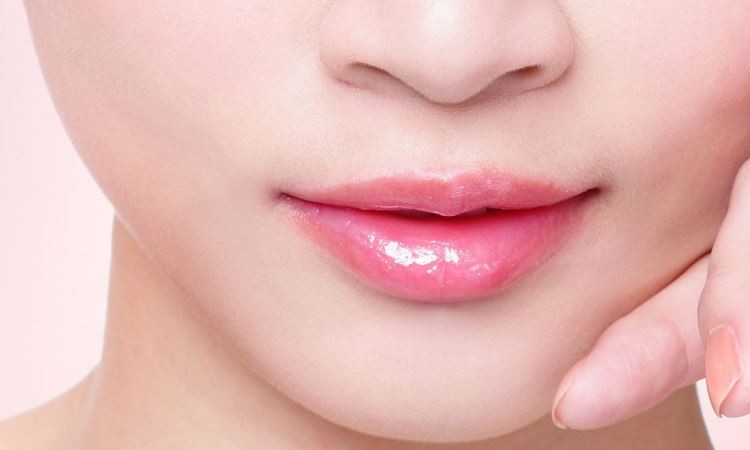 5 Cara Mudah Mendapatkan Bibir Merah dengan Bahan Alami  
