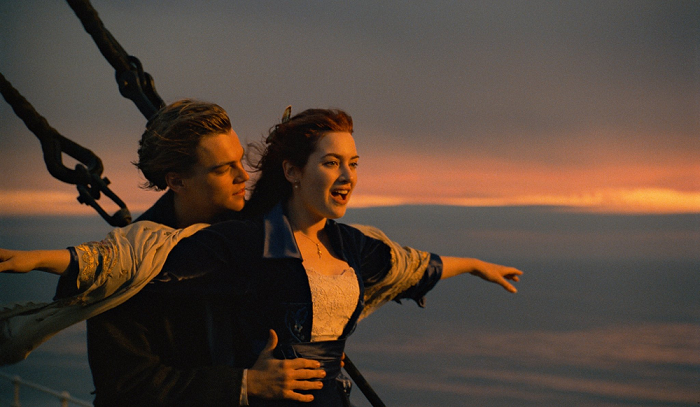 Adegan-adegan dalam film Titanic sangat kental dengan lagu My Heart will Go On 