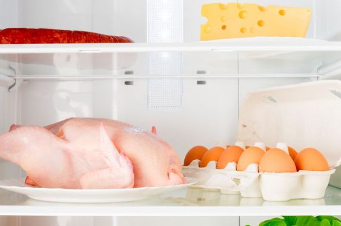 Anda Sering Menyimpan Daging Ayam di Kulkas Bagian Atas? Ternyata Berbahaya Lho, Yuk Beralih Sekarang