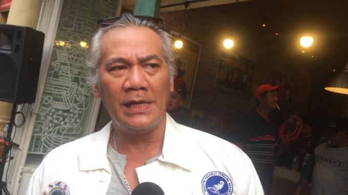 Artis Tio Pakusadewo Tertangkap di Kediamannya Hirup Sabu-sabu