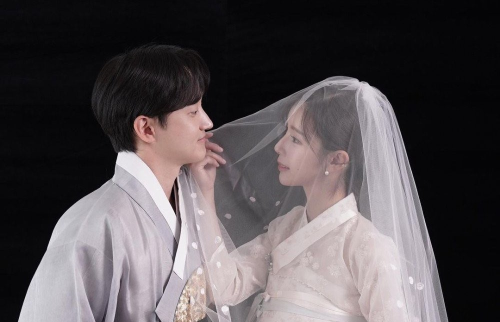 Artis Webtoon Populer Korea Kejutkan Fans Dengan Pernikahan Yang Sangat Cantik