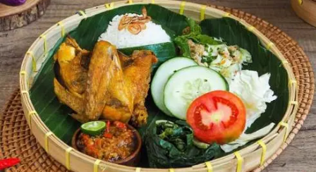 Ayam Goreng Honggowongso Solo, Kuliner Legendaris Sejak 1970-an yang Wajib Dicoba