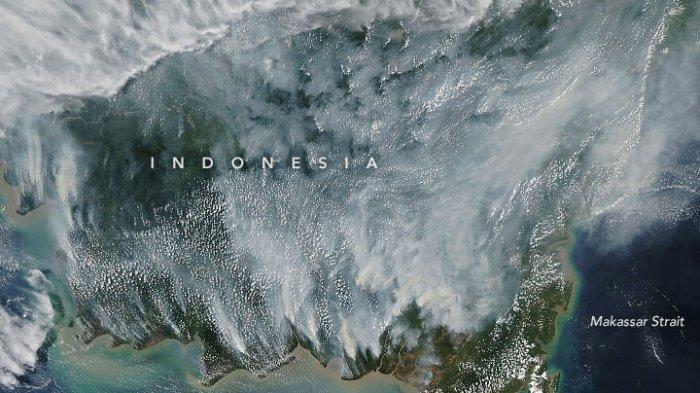 Berikut penampakan Kalimantan yang direkam satelit NASA saat diselimuti kabut asap dan kebakaran hutan dan lahan