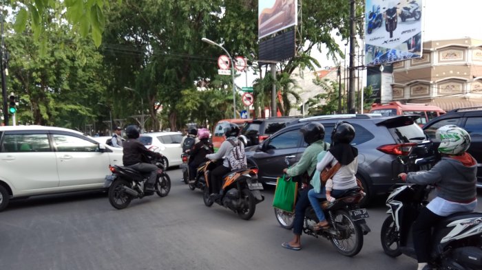 Kemacetan di Jl MH Thamrin Kota Semarang Dua Arah 