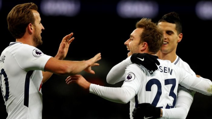 Christian Eriksen (23) merayakan gol Tottenham Hotspur ke gawang Stoke City pada partai Liga Inggris di Stadion Wembley, Sabtu (9/12/2017) dini hari W