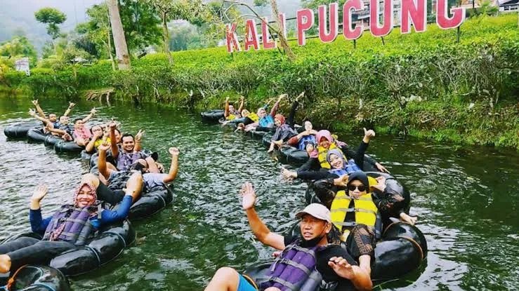 Destinasi Liburan Karanganyar: Menikmati Kebun Teh hingga Serunya Off Road dan River Tubing!