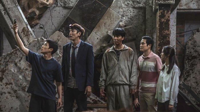Film Korea Terbaru Sinkhole dan bencana Besar Yang Akan Dialami Cha Seung Won Dan Kim Sung Kyun