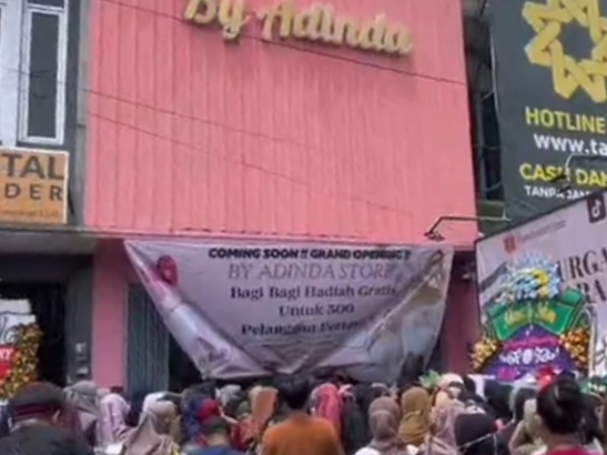 Grand Opening Hijab by Adinda, Bagi Bagi Hadiah untuk 500 Pelanggan
