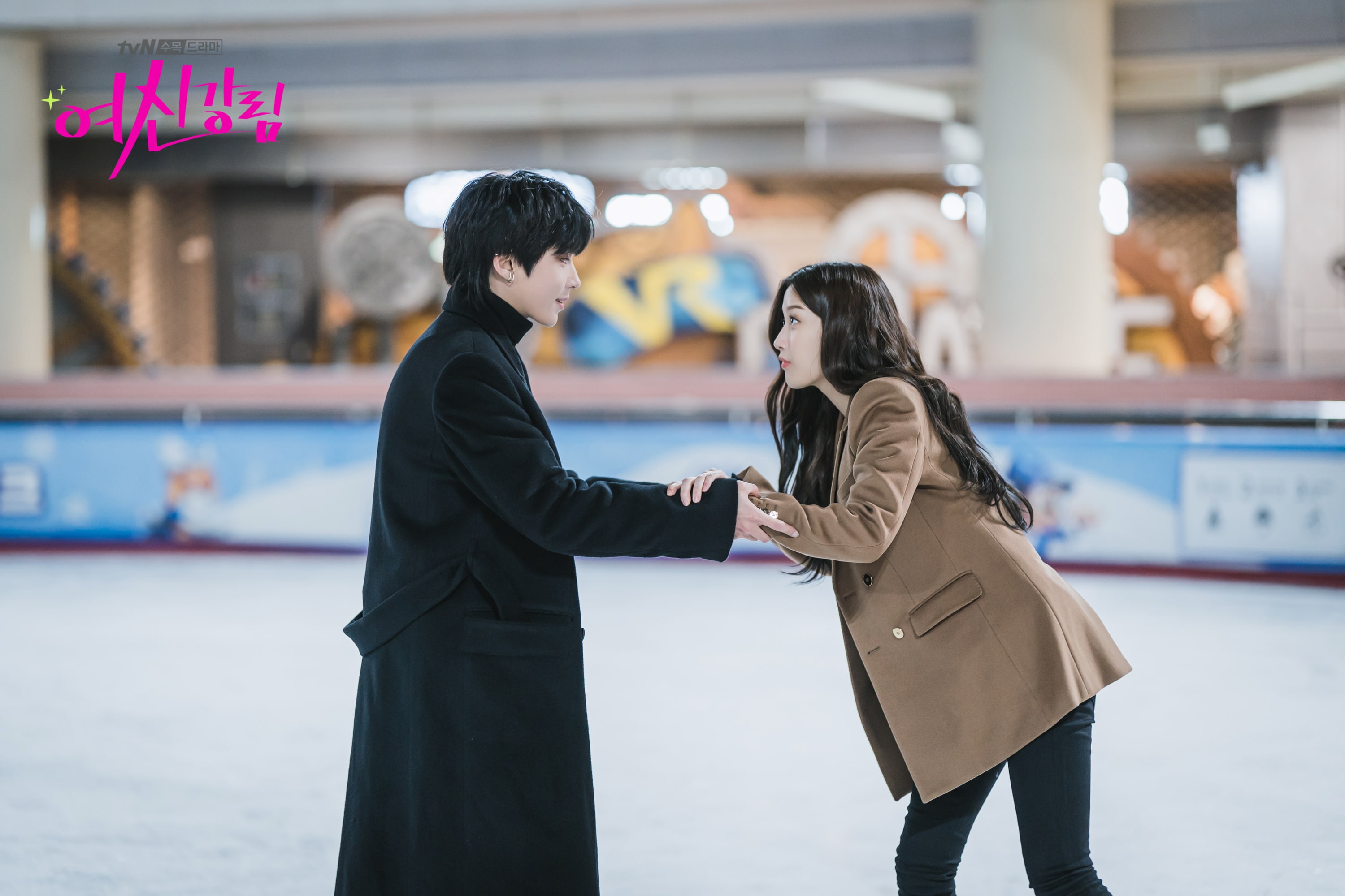 Hwang In Yeop dan Moon Ga Young Nikmati Kencan Di Arena Ice Skating Dalam True Beauty