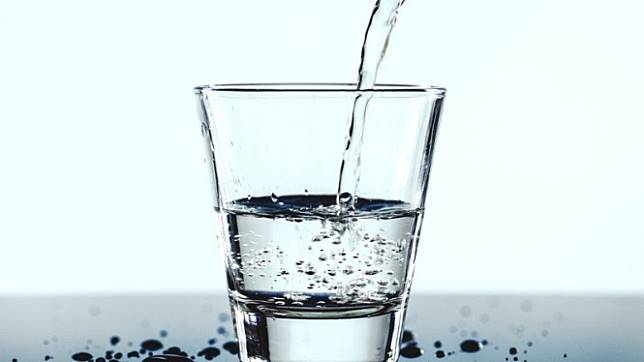 Minum Air Putih Bisa Turunkan Berat Badan