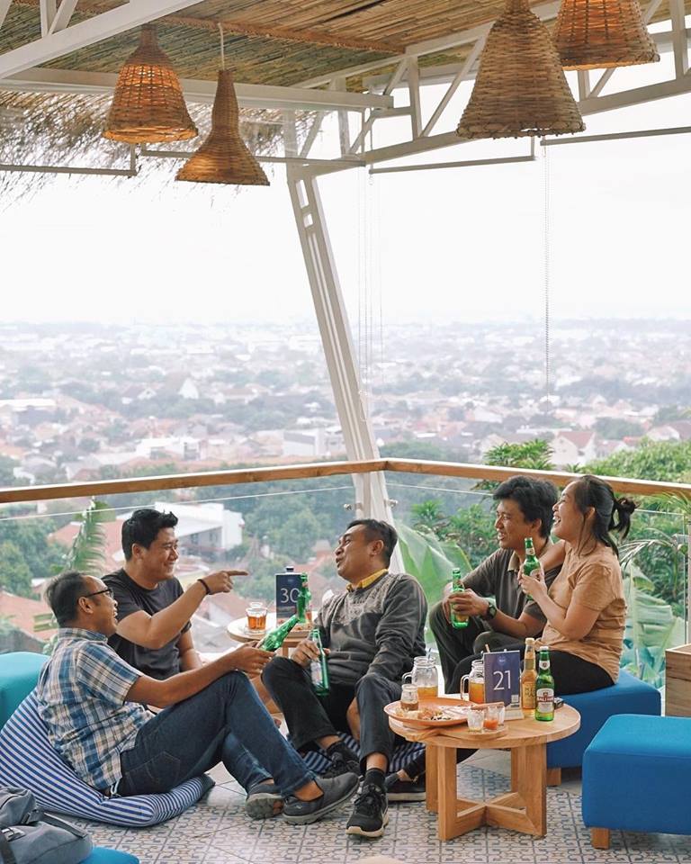 Intip Asiknya Nikos Bar And Kitchen Cafe Ala Mediteranian Di Semarang Ini