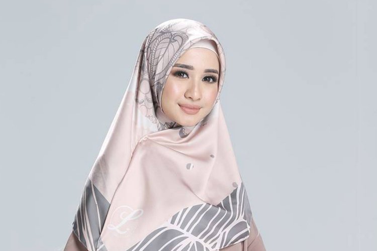 3 Inspirasi Motif Hijab Laudya Cynthia Bella yang Harus Kamu Koleksi