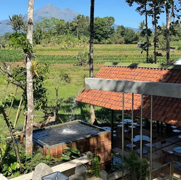 Itinerary 1 Hari di Salatiga, dari Hunting Jajanan Pasar hingga Staycation di Hotel Tertipis di Dunia!