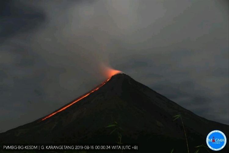 Jumat Pagi, Sinar Api Kembali Muncul di Gunung Karangetang, Warga Dilarang Mendekat