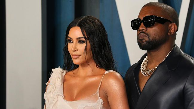Kanye West Membagikan Private Chat Kim Kadarshian