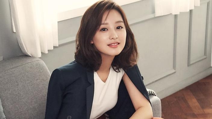Kim Ji Won Menandatangani Kontrak Dengan Agensi Song Joong Ki dan Lee Jong Suk