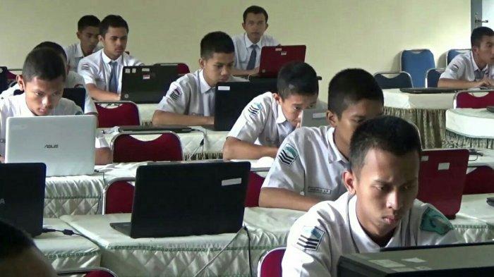 Komputer terkena Virus, Para siswa SMA Muhammadiyah 2 Semarang akan mengulang UNBK
