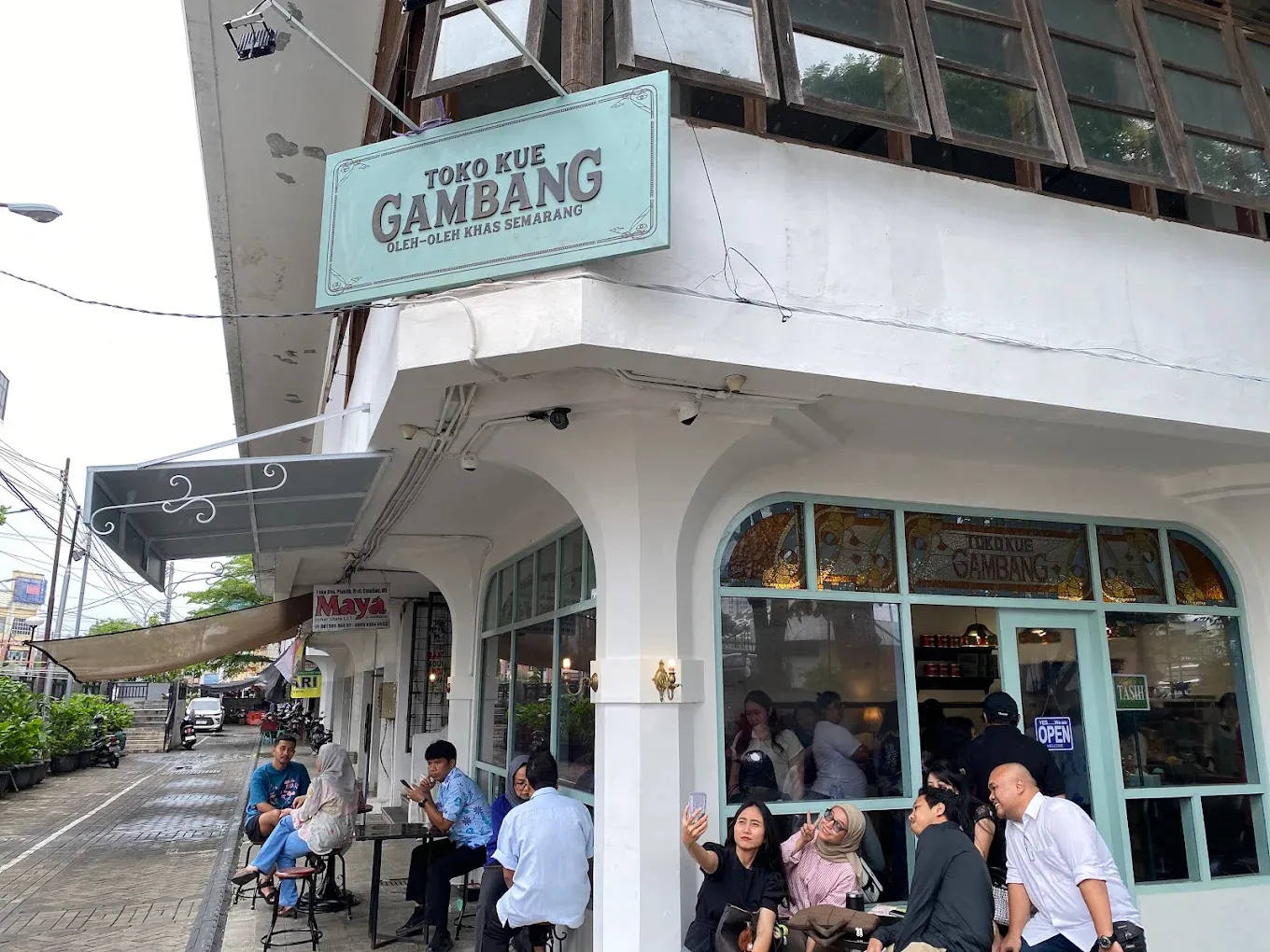 Kuliner Pasar Johar Semarang: Ada Soto, Es Gempol, sampai Kue Gambang Viral!