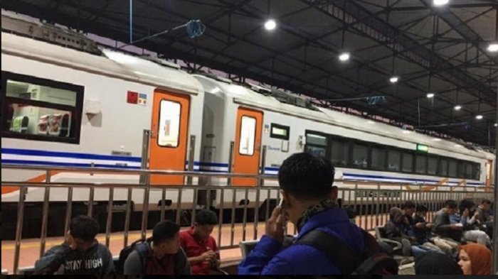 Mau Bepergian Hari Ini, Lihat  Disini Jadwal Keberangkatan Kereta Api dari Semarang Ke Berbagai Tempat di Jawa