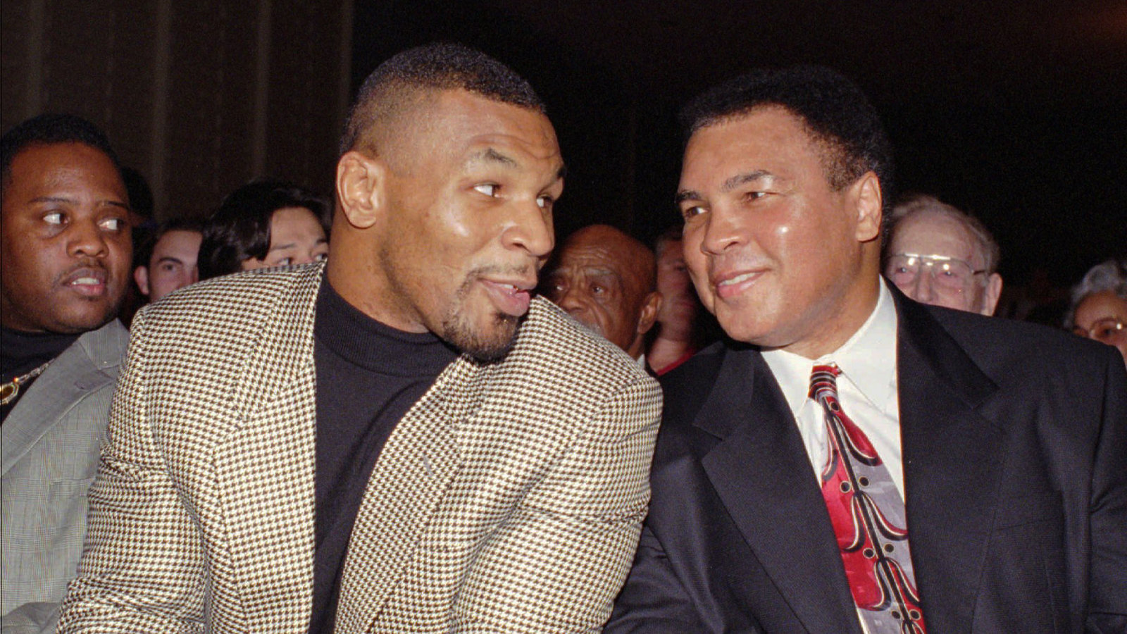 Mike Tyson dan Muhammad Ali 
