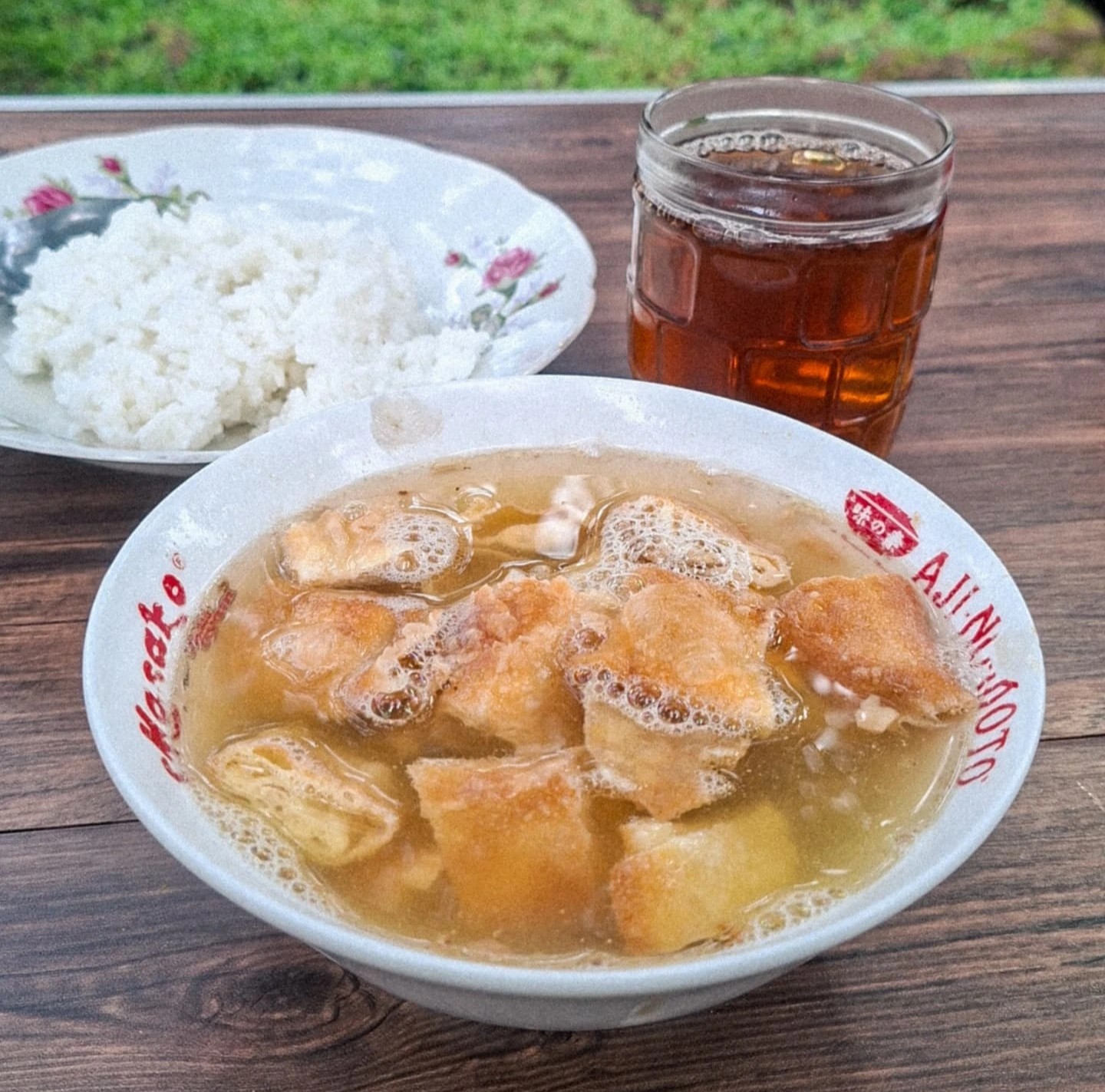 nasi timlo bu ning salatiga : warung sarapan legendaris dengan vibes rumah nenek 