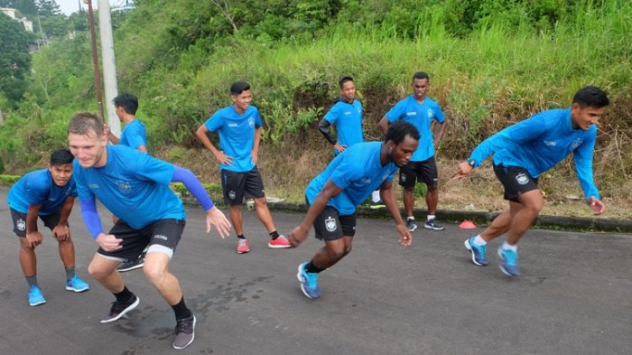 Aksi Pemain PSIS Semarang saat mengikuti program speed and endurance training, dalam rangkaian TC di Bandungan, Kabupaten Semarang