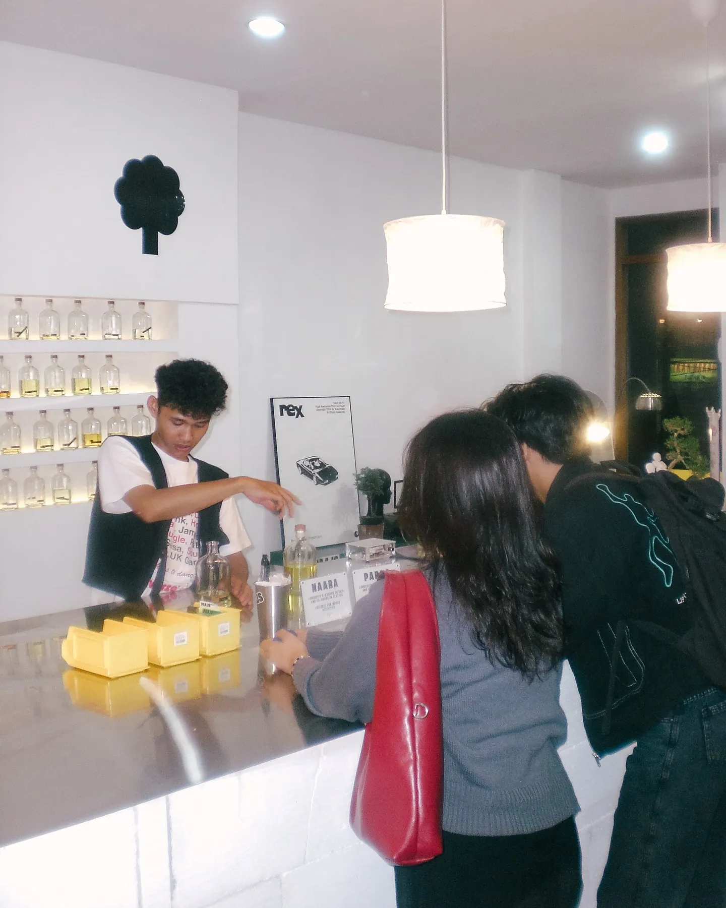 Paals Lab Semarang Punya 130 Lebih Pilihan Aroma, Kalian Bisa Racik Parfum Sendiri!