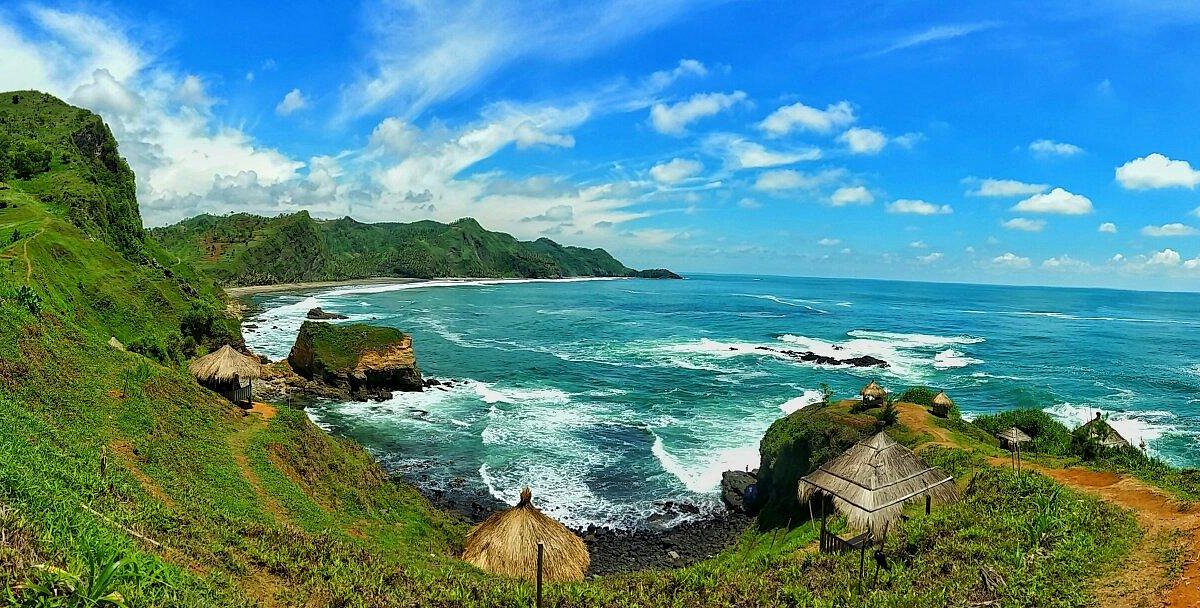 Pantai Menganti Kebumen, Destinasi Pantai di Jawa Tengah dengan Beragam Aktivitas!