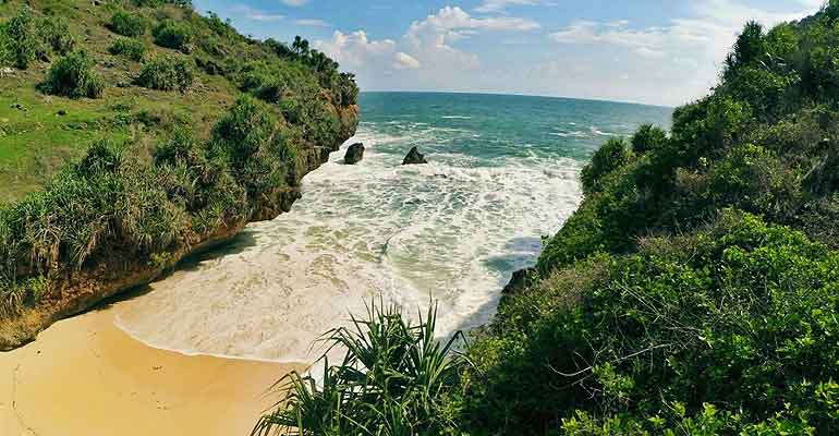 Pantai Srakung Hidden Gem di Tanah Yogyakarta