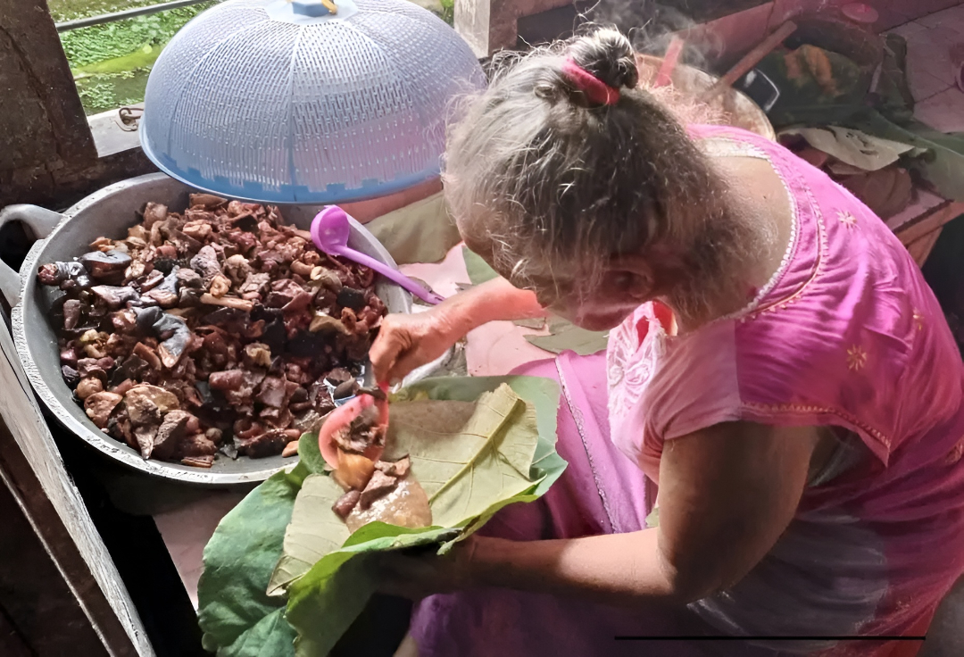 Pindang Kambing Mbok Sinem: Kuliner Khas Wonogiri yang Masih Dibungkus Daun Jati