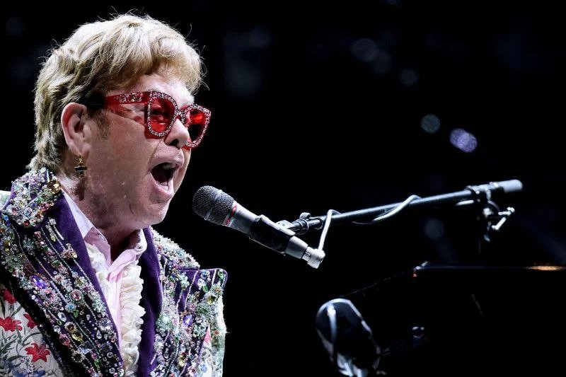 Positf Covid 19, Sir Elton John Tunda Konser Perpisahan di Dallas