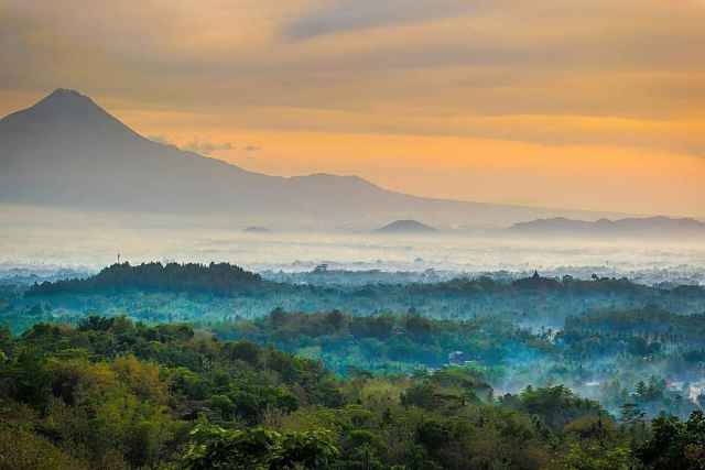 Punthuk Setumbu Magelang, Spot unting Foto Sunrise dengan Pemandangan yang Memukau