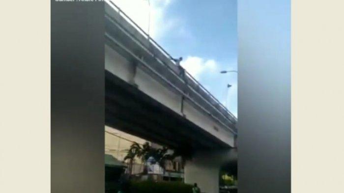 Seorang Pria Nekat Mencoba Melompat dari Atas Jembatan Lempuyangan, Diduga Lantaran Putus Cinta
