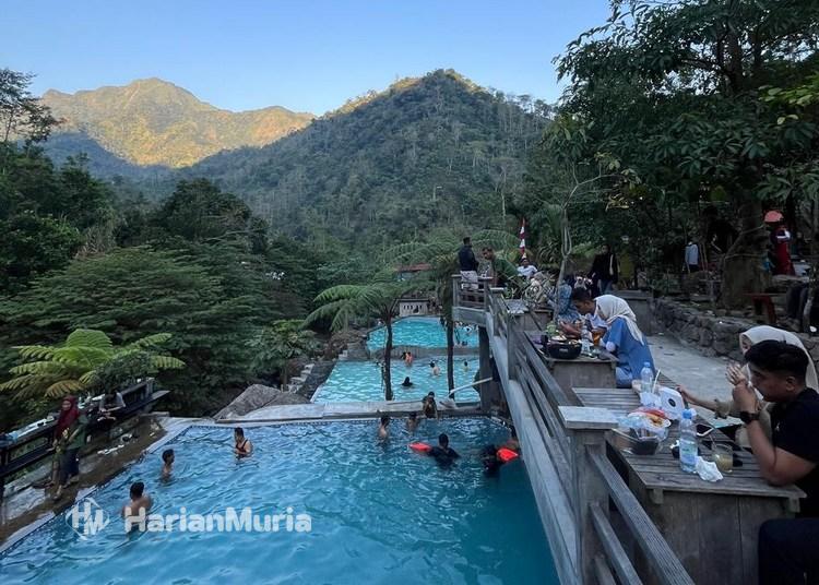 Renang di Lereng Gunung Muria? Di Kudus Ternyata Ada Tempat Sekeren Ini!