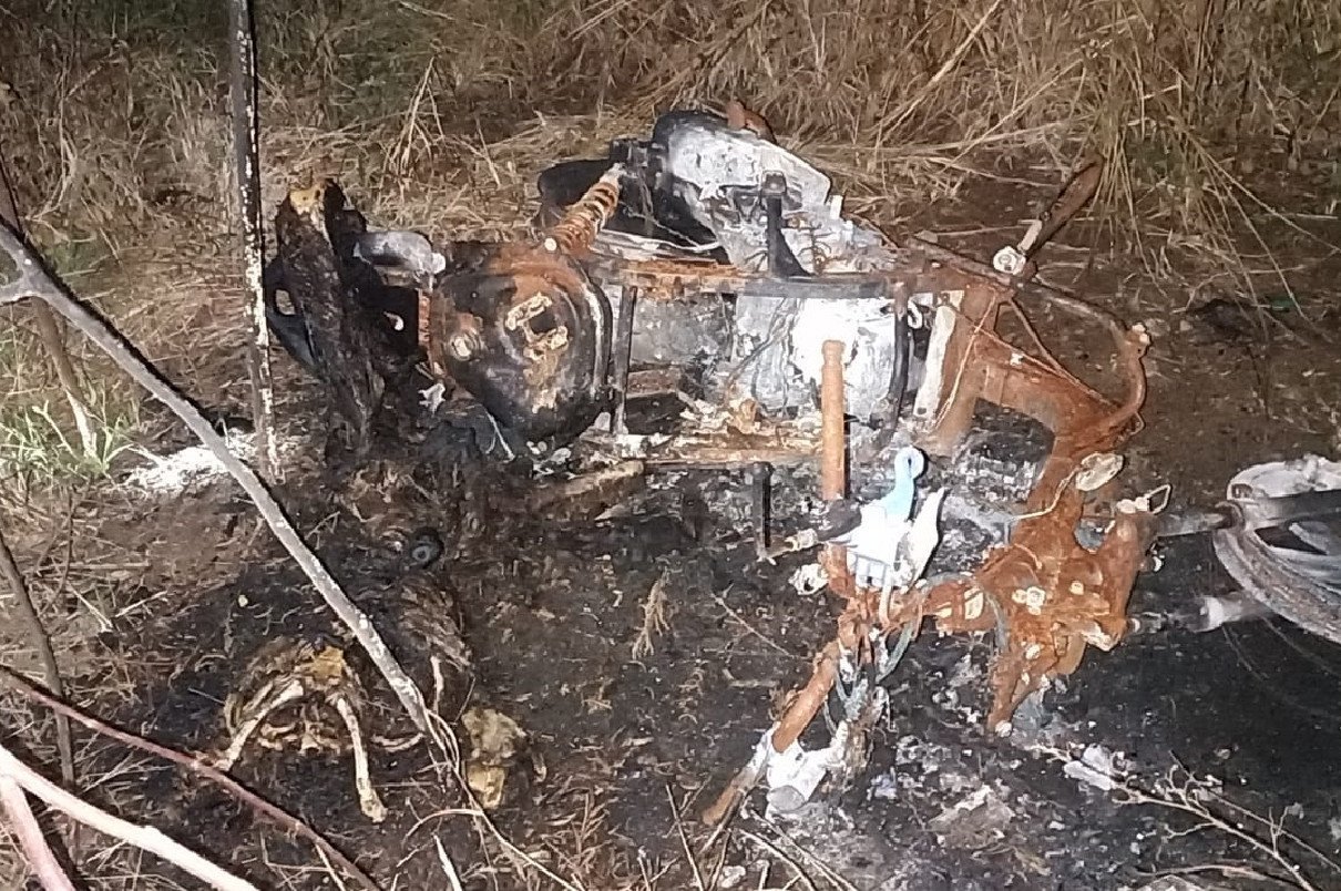 Kondisi sepeda motor dinas Iwan Boedi yang sudah terbakar