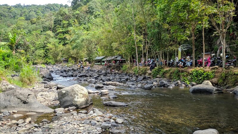 Sensasi Berwisata Alam Menyusuri Sungai Di Kali Paingan 