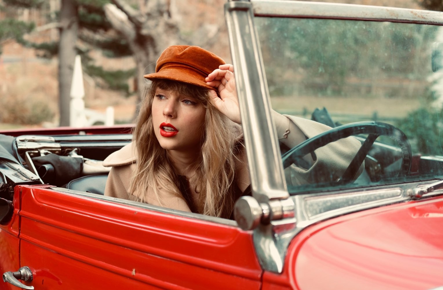 Taylor Swift Merayakan  Ulang Tahunnya Dengan Alana Haim: I AM FEELIN 32