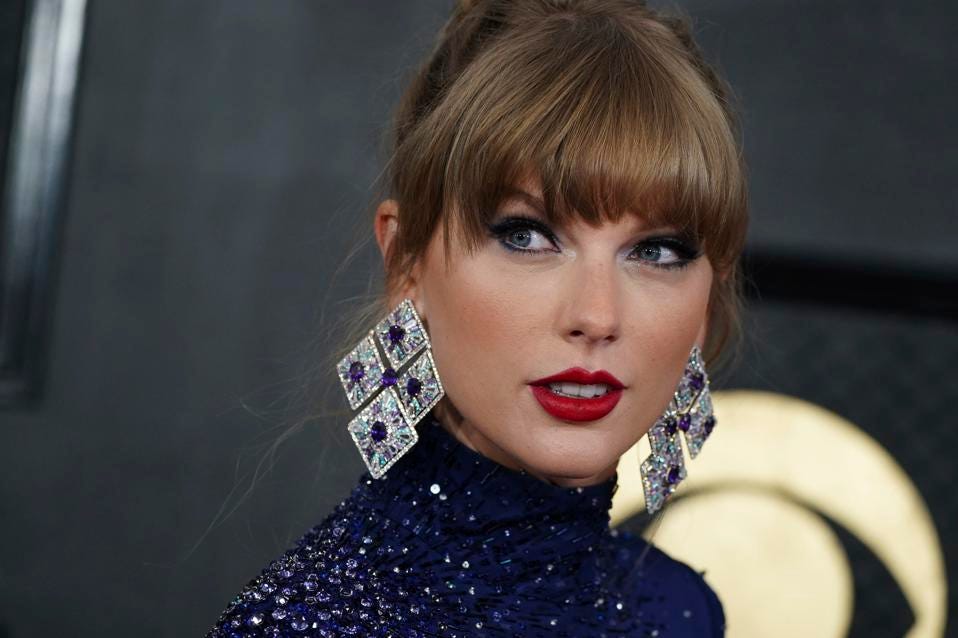 Taylor Swift tiba di Grammy Awards ke-65 pada Minggu, 5 Februari 2023.