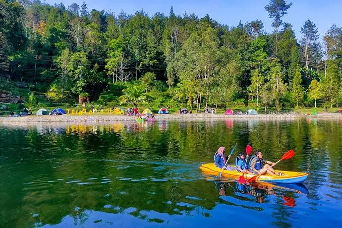 Telaga Madirda: Wisata Alam Sejuk di Karanganyar dengan Air Jernih dan Beragam Wahana!