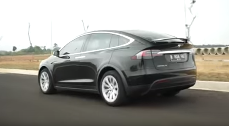 Tesla X Mobil Listrik Futuristik Dari Tesla