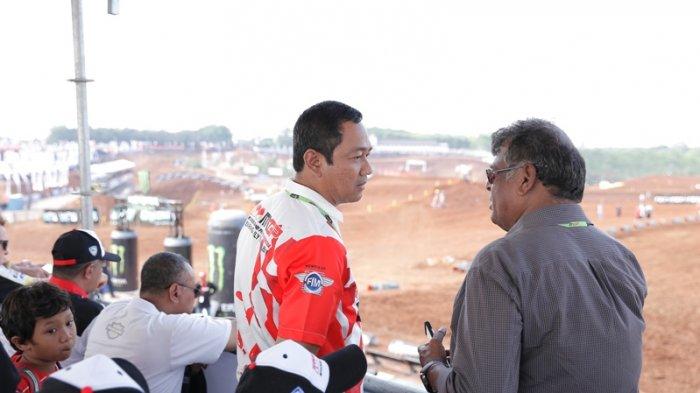 Wali Kota Semarang Hendar Prihadi Sedang menyaksikan ajang balap motor internasional Asian MXGP