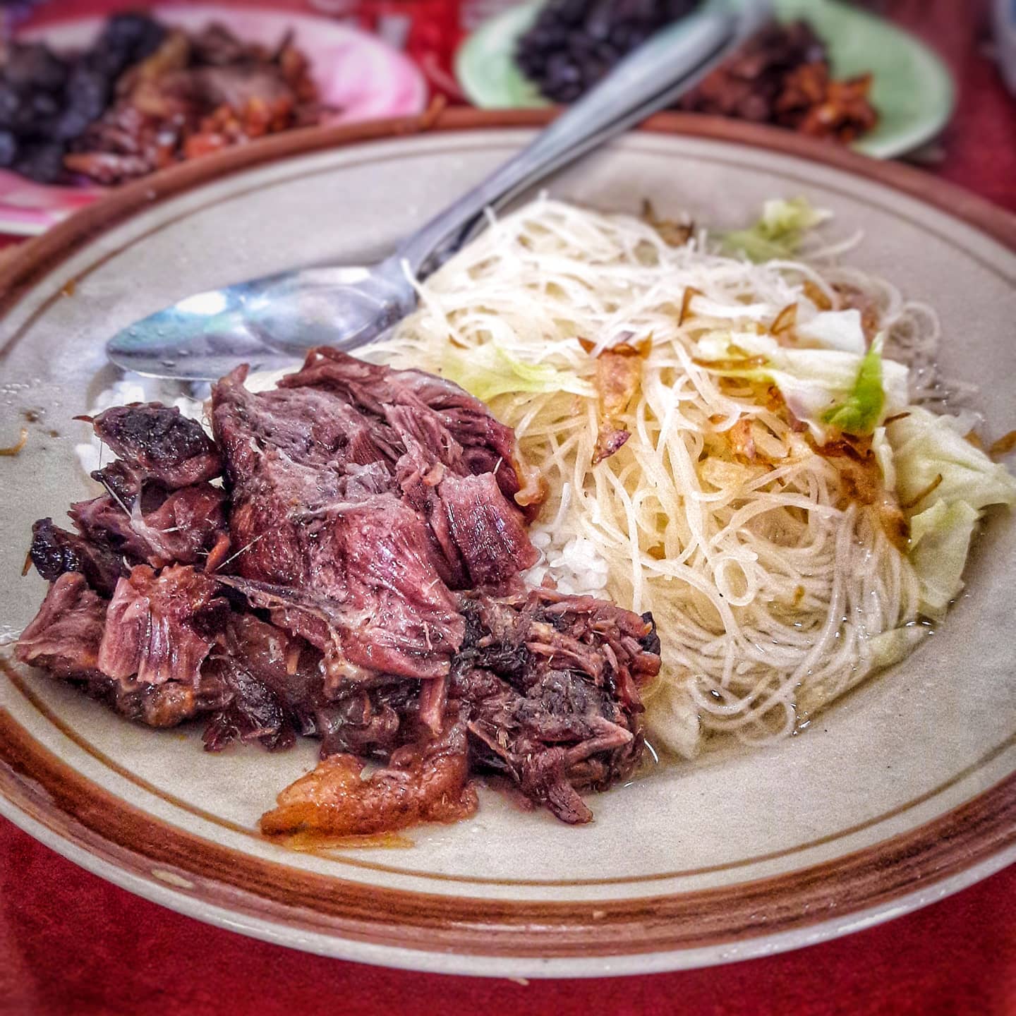 Warung Sederhana Ini Ternyata Jadi Langganan Banyak Artis!